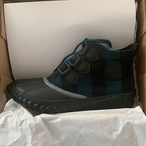 BNIB Sorel Out an About Plus Teal/Black Plaid Bootie